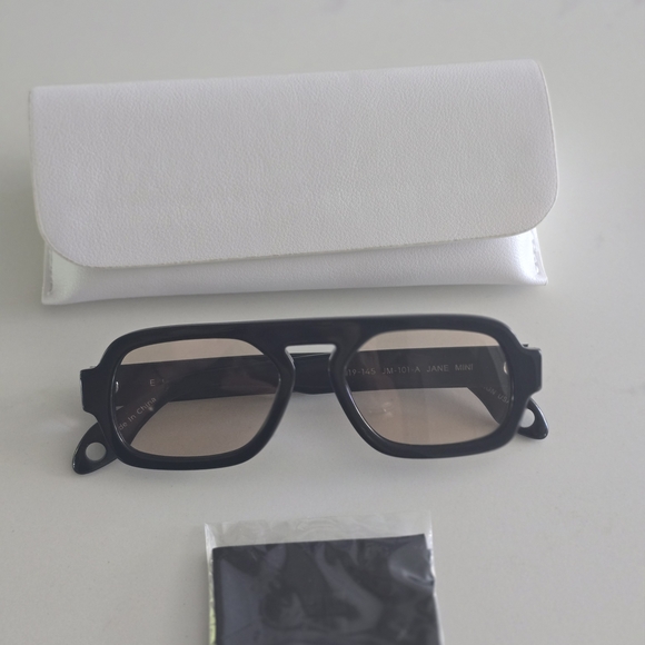 Jane Mini Gloss Black Sunglasses - Picture 3 of 8